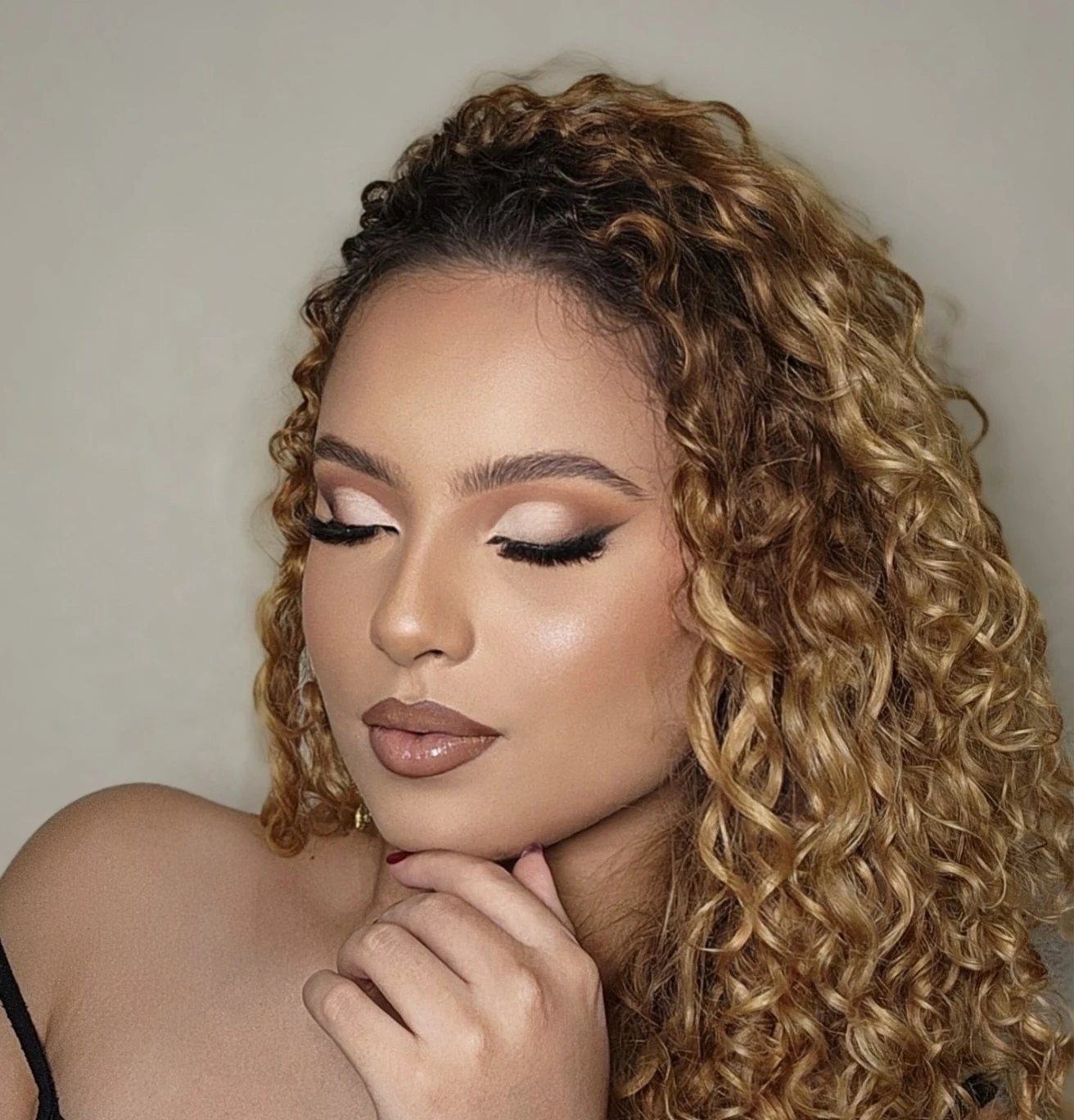 Duda, maquiadora responsável pela Duda Makeup.
